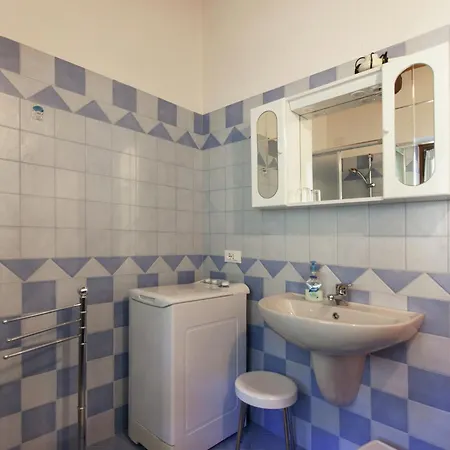 아파트 In With Balcony And Views