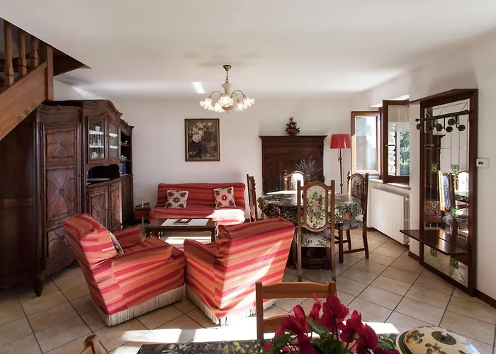 Appartement In With Balcony And Views Netro