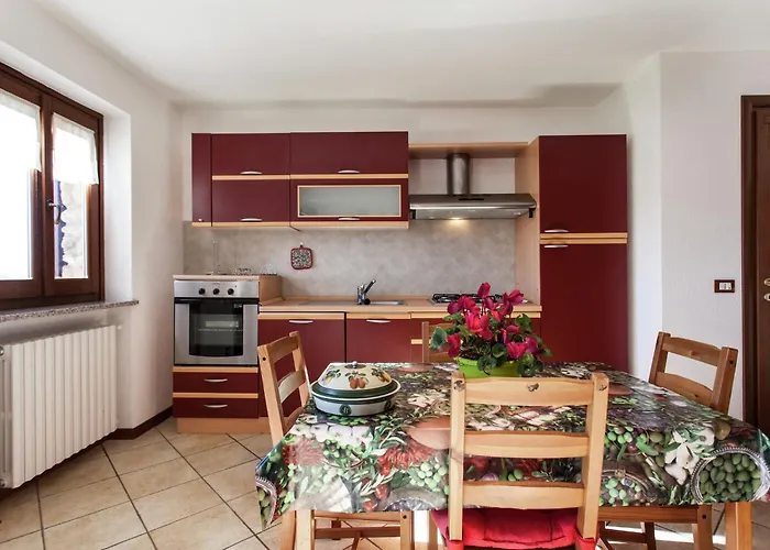 Appartement In With Balcony And Views Netro